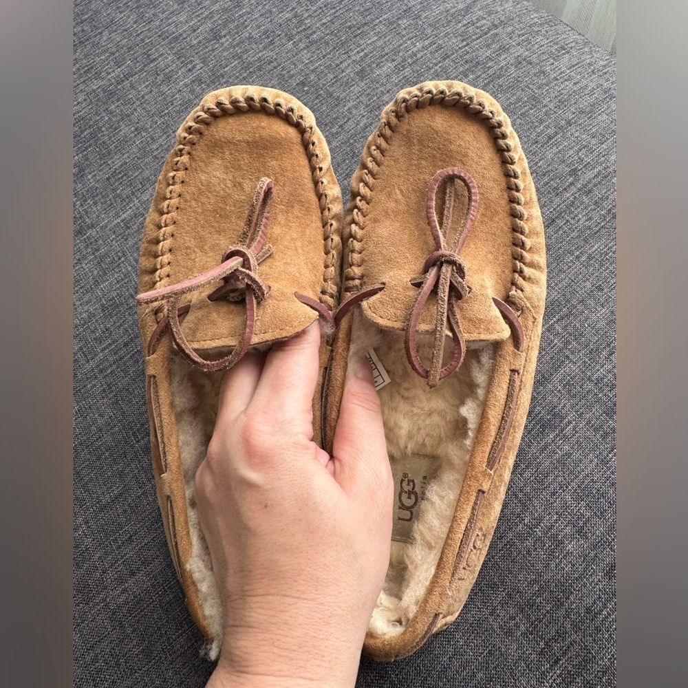 UGG Shearling Moccasin Slippers Loafers Flats Size 8 Dakota - Picture 5 of 9
